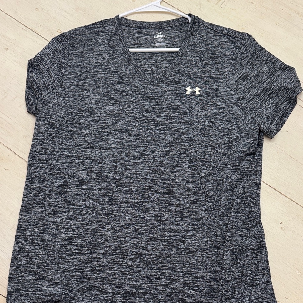 Under Armour Women's Heathered Black V-Neck Tee